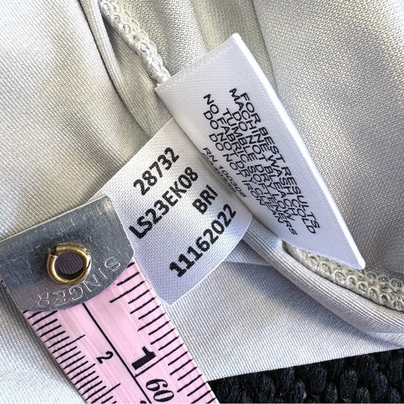 Peter Millar Lightweight Hooded Long Sleeve Sun Shirt in British Grey Size Small - Picture 14 of 14